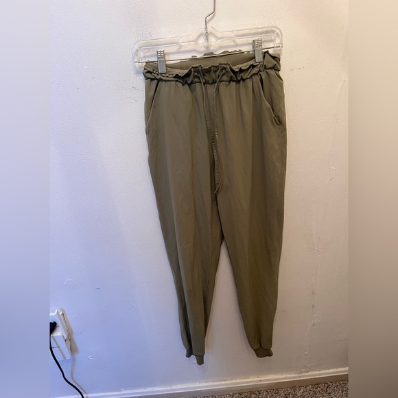 Lululemon Keep Moving Jogger Rosemary Green Size 4 - Picture 7 of 8